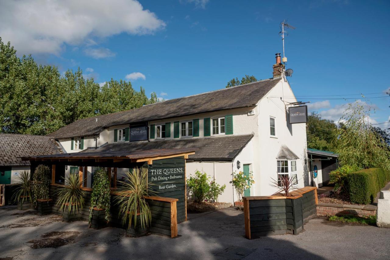 The Queen'S Arms Hungerford Exterior photo