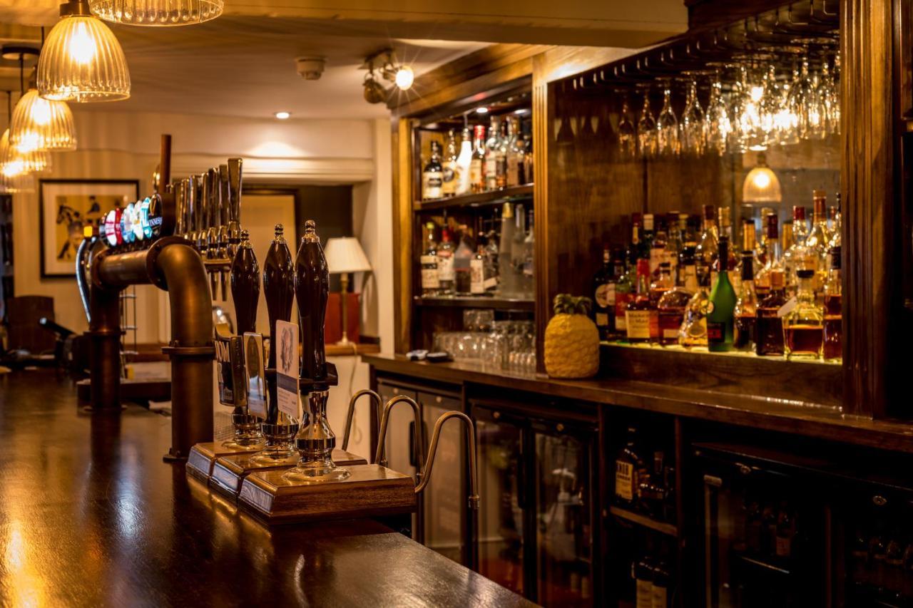 The Queen'S Arms Hungerford Exterior photo