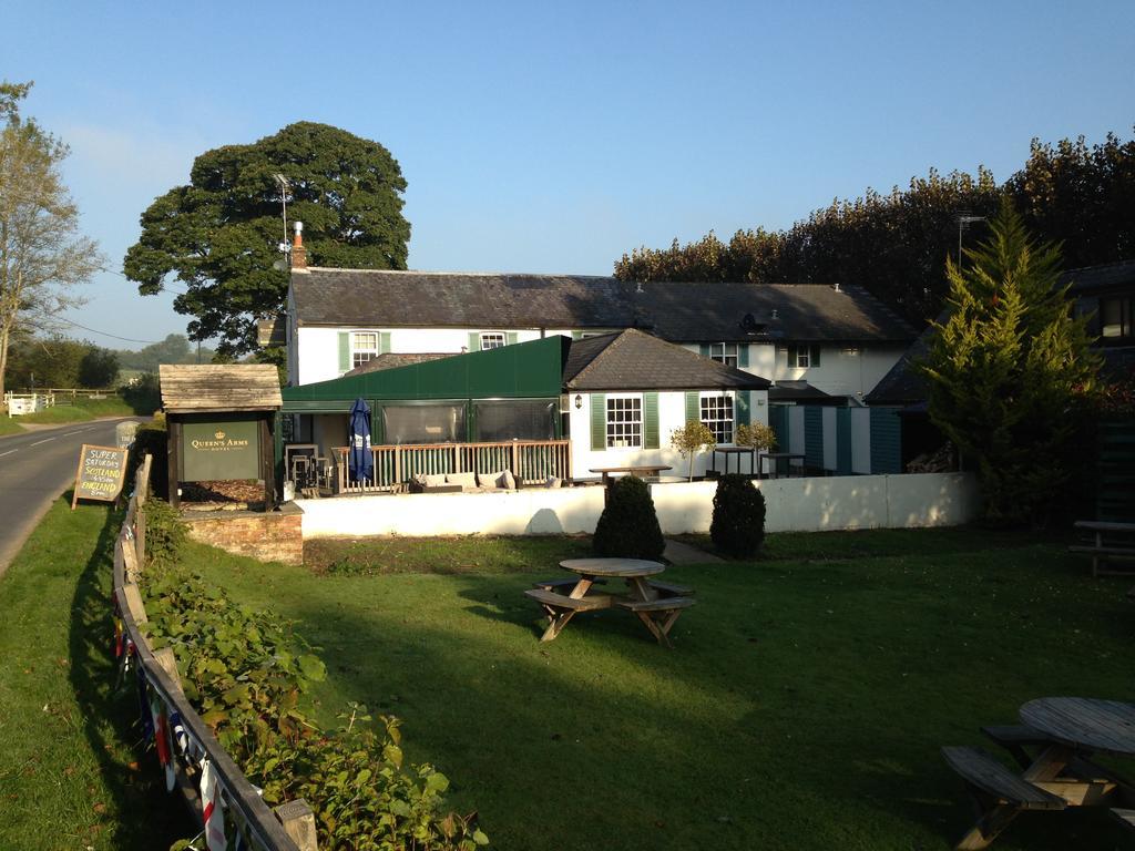 The Queen'S Arms Hungerford Exterior photo